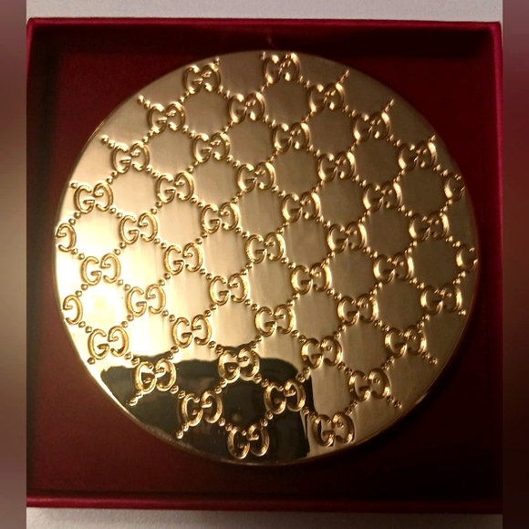 Gucci Parfums Signature Compact Mirror & Red Gucci Box! NIB!✨️❤️✨️ - Picture 3 of 7